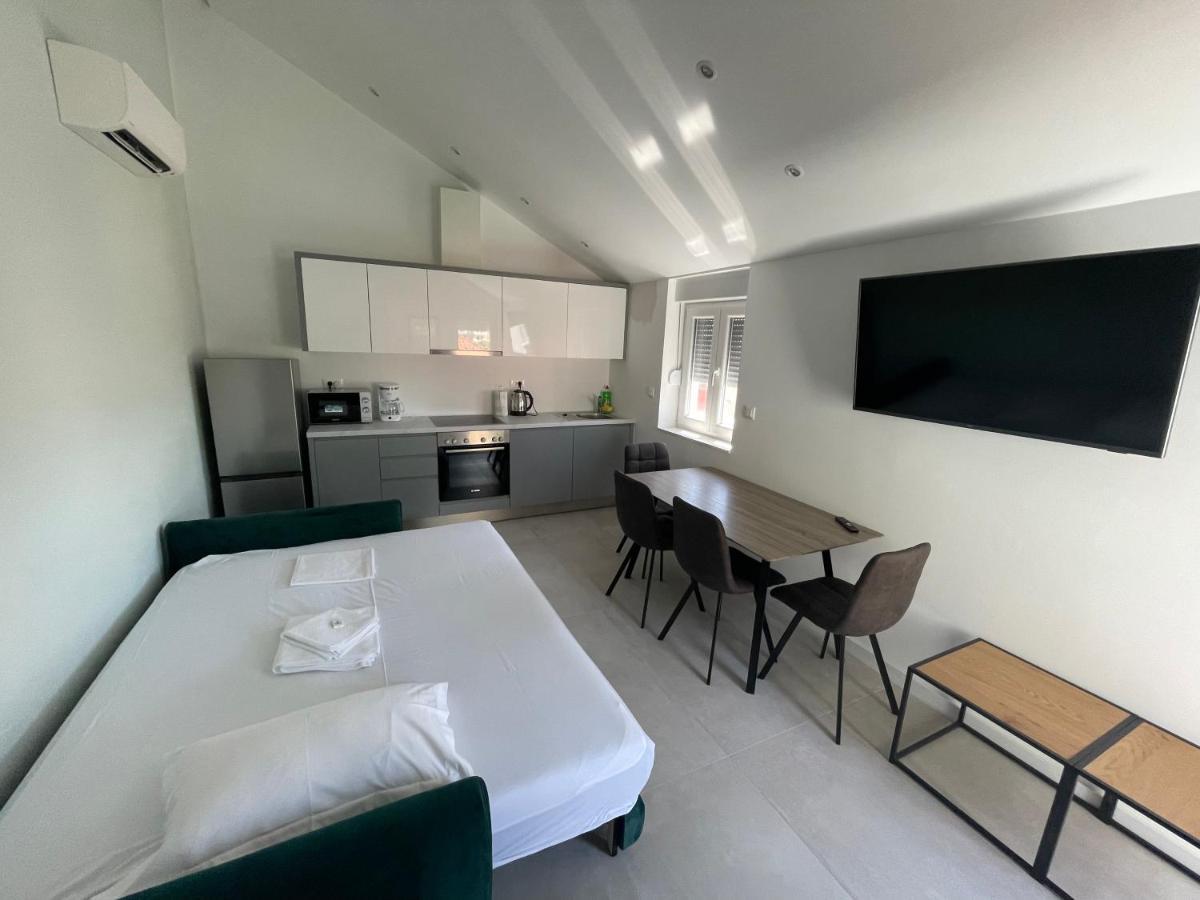 New Modern Deluxe Apartmens Domo Apartment